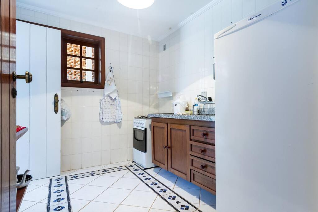 Casa Em Fechado Com Lareira *