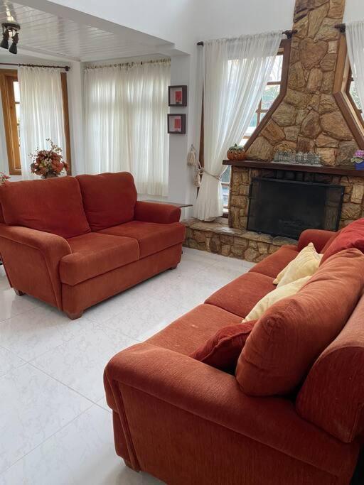 Casa Em Fechado Com Lareira *