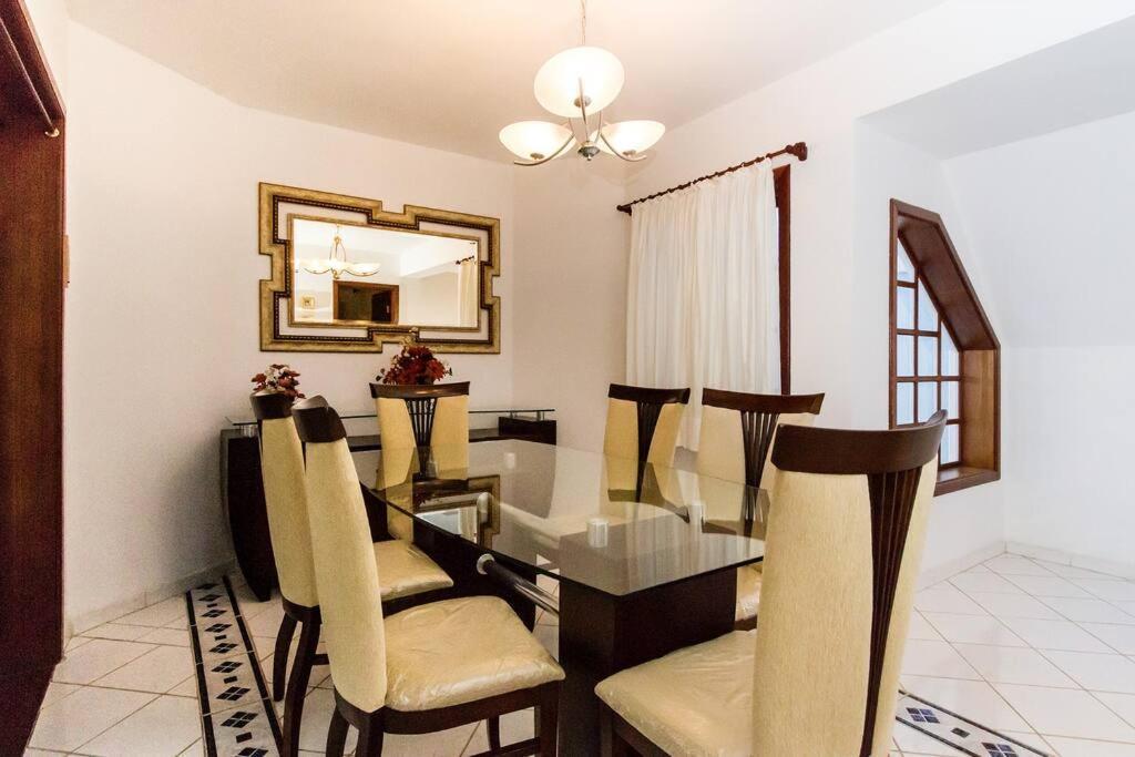 Casa Em Fechado Com Lareira *